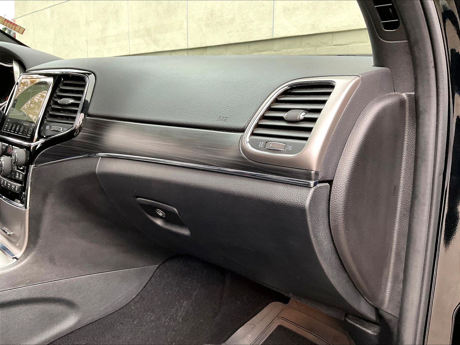 Used 2019 Jeep Grand Cherokee Limited w/ Luxury Group II AWD/4WD image 16
