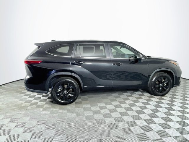 Used 2023 Toyota Highlander Bronze Edition FWD image 9