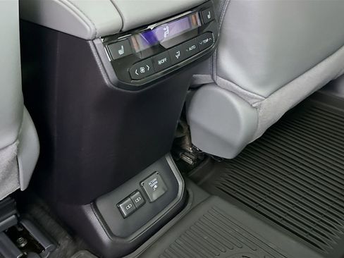 New 2026 Toyota Highlander Platinum image 27