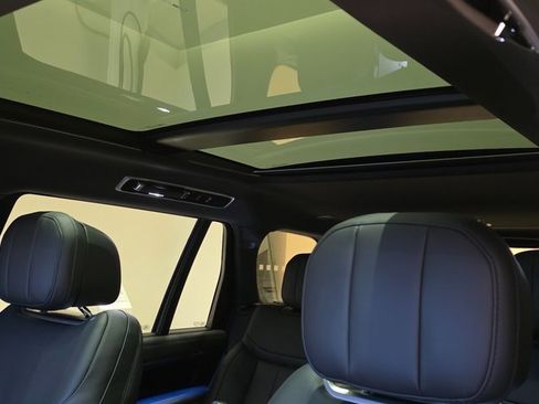 New 2025 Land Rover Range Rover Long Wheelbase SE image 13