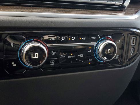 New 2025 GMC Sierra 1500 Elevation image 29