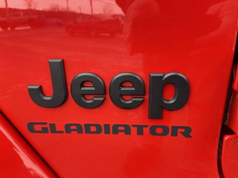 Used 2022 Jeep Gladiator Willys image 13