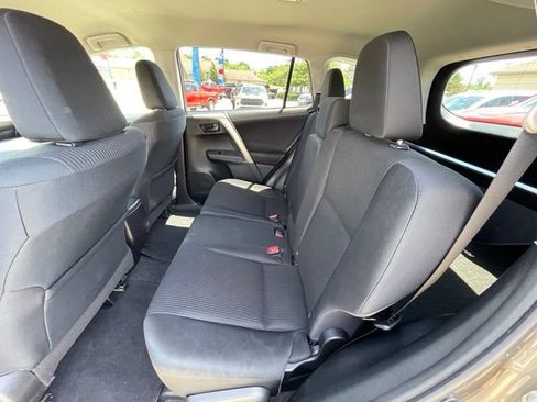 Used 2015 Toyota RAV4 LE AWD/4WD image 16