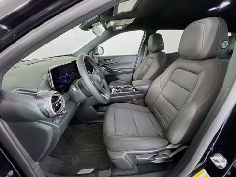 Used 2026 Chevrolet Equinox LT FWD image 24
