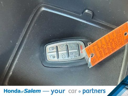 Used 2025 Chrysler Pacifica Select FWD image 20