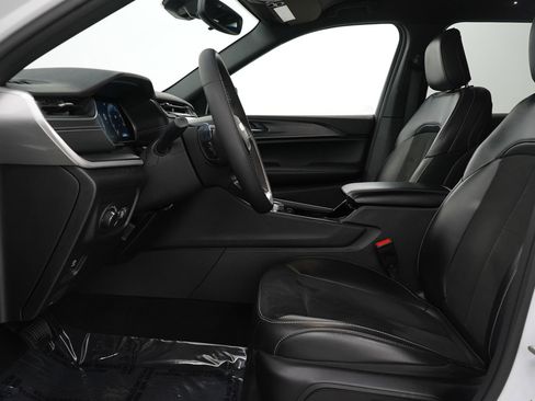 Used 2023 Jeep Grand Cherokee Altitude image 20