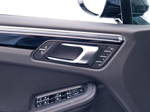 Certified 2026 Porsche Macan AWD/4WD image 23