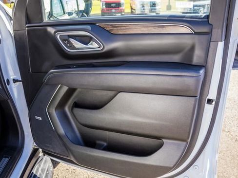 Used 2023 Chevrolet Suburban Premier image 14