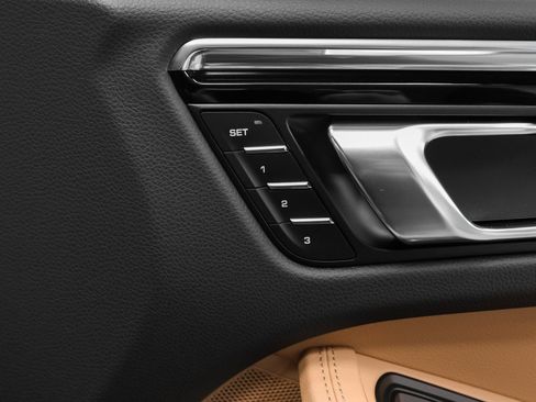 Certified 2026 Porsche Macan AWD/4WD image 19