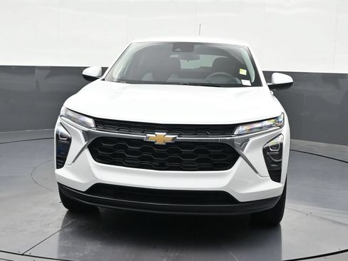 Used 2024 Chevrolet Trax LS w/ LS Convenience Package FWD image 9