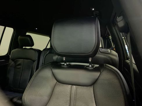 Used 2024 Jeep Wagoneer L Series III w/ Flexible Seating Group image 15