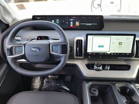 New 2025 Ford Expedition Active image 8