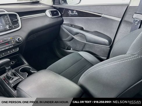 Used 2019 Kia Sorento S FWD image 22