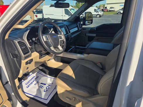 Used 2019 Ford F250 Lariat w/ Chrome Package image 9