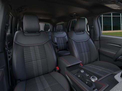 Used 2025 Ford Explorer ST-Line w/ Premium Package RWD image 11