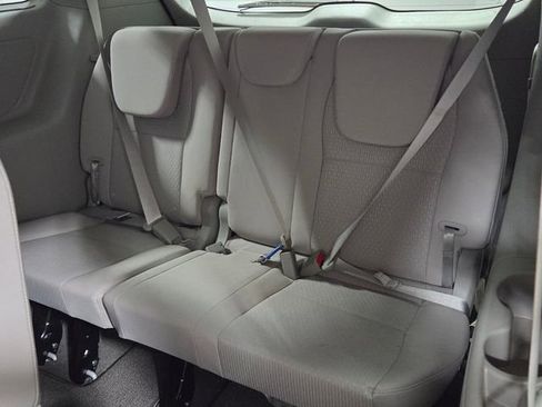 Used 2016 Kia Sedona LX w/ LX Convenience Package FWD image 9