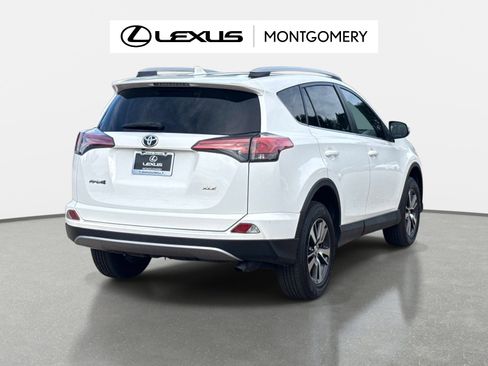 Used 2018 Toyota RAV4 XLE FWD image 3