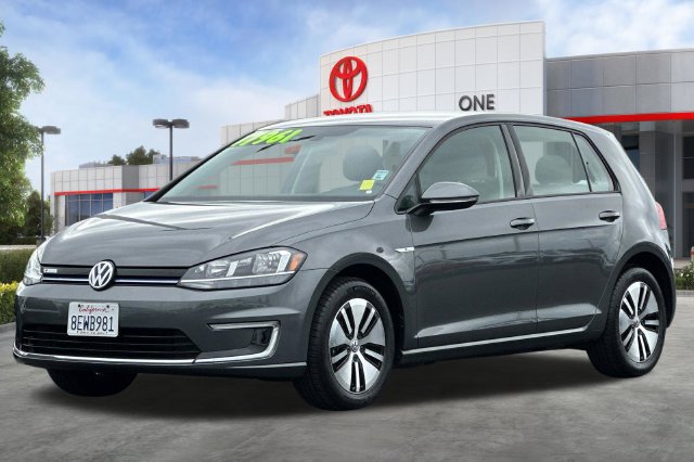 Used 2017 Volkswagen e-Golf SE w/ DC Fast Charging Package FWD image 9