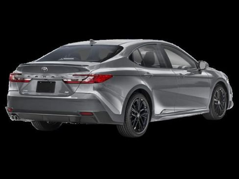 Used 2025 Toyota Camry SE image 3
