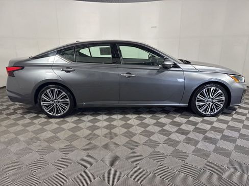 Used 2023 Nissan Altima 2.5 SL FWD image 11