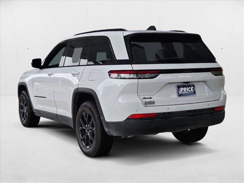 Used 2025 Jeep Grand Cherokee Laredo image 7