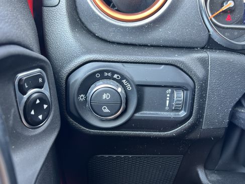 Used 2023 Jeep Gladiator Mojave w/ LED Lighting Group AWD/4WD image 36