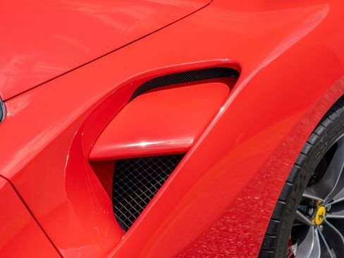 Used 2018 Ferrari 488 Spider RWD image 13