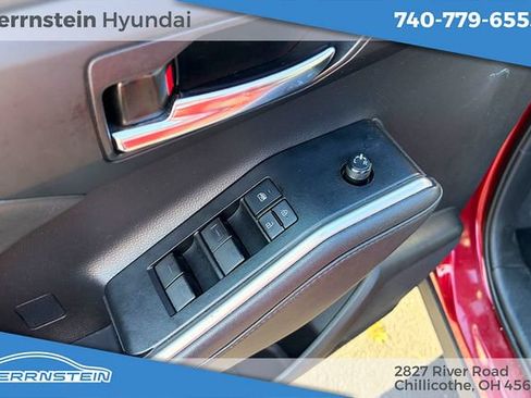 Used 2021 Toyota Highlander XLE AWD/4WD image 15