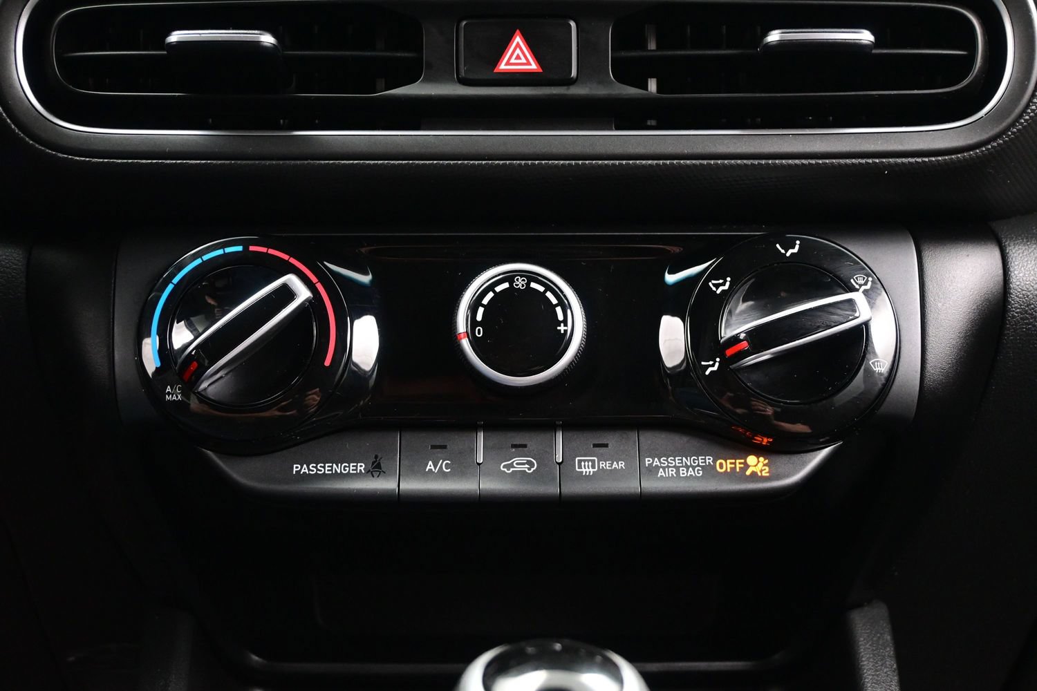 Certified 2023 Hyundai Kona SEL AWD/4WD image 20
