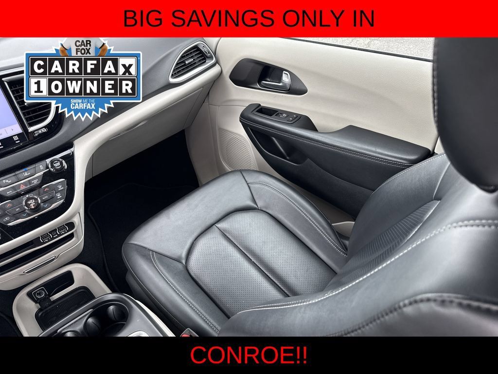 Used 2024 Chrysler Pacifica Touring-L FWD image 28