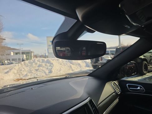 Used 2018 Jeep Grand Cherokee Limited image 42