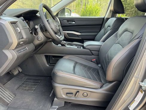 Used 2023 Nissan Pathfinder Platinum AWD/4WD image 21