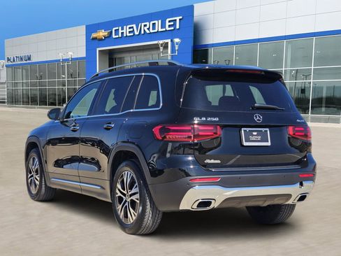 Used 2025 Mercedes-Benz GLB 250 4MATIC image 4