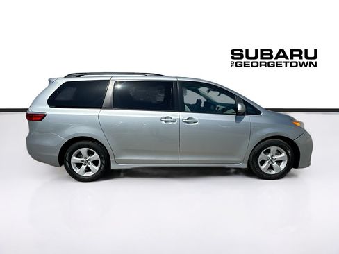 Used 2019 Toyota Sienna LE FWD image 8