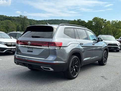 Used 2024 Volkswagen Atlas SE w/ Panoramic Sunroof Package AWD/4WD image 6