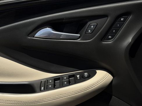 Used 2017 Buick Envision Essence FWD image 22