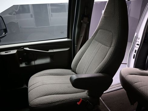 Used 2024 Chevrolet Express 3500 LT w/ LT Preferred Equipment Group RWD image 13