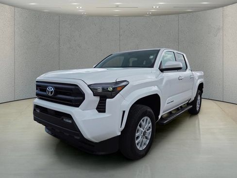Used 2025 Toyota Tacoma SR5 RWD image 11