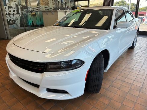 Used 2018 Dodge Charger SXT image 6