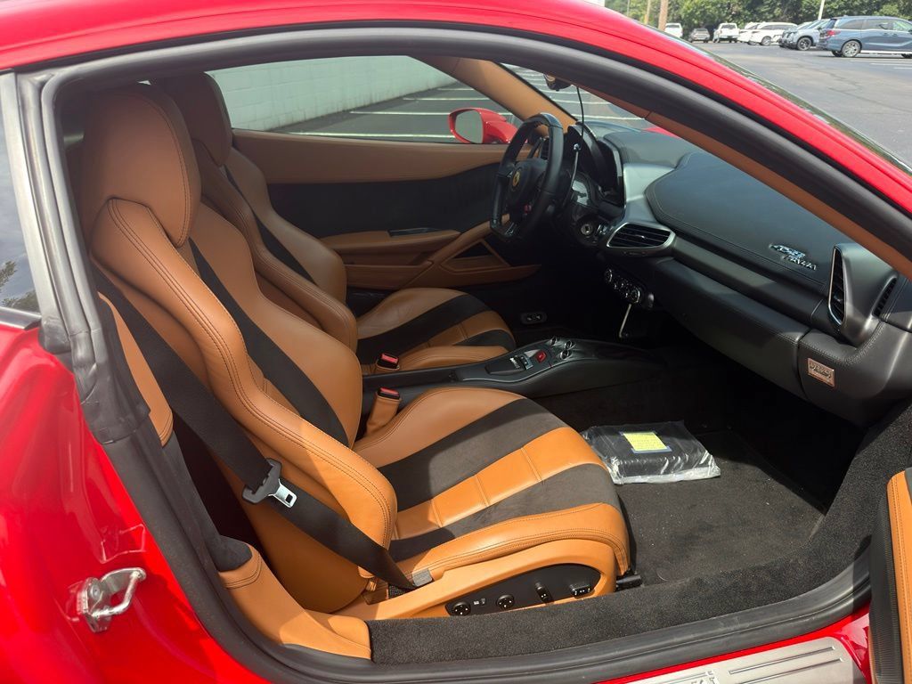 Used 2011 Ferrari 458 Italia Coupe RWD image 18