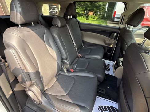 Used 2026 Kia Carnival FWD image 20