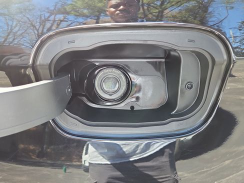 Used 2024 Ford Edge Titanium image 30