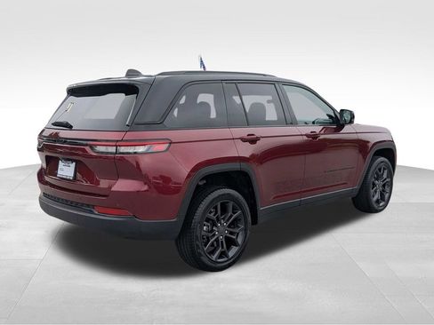 Used 2025 Jeep Grand Cherokee Limited AWD/4WD image 4