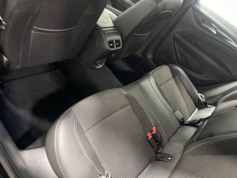 Used 2019 Buick Regal Preferred image 17