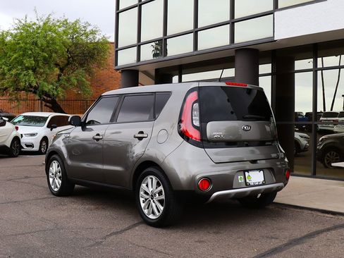 Used 2018 Kia Soul + FWD image 7
