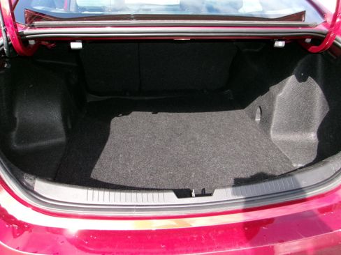 Used 2018 Chevrolet Malibu LT image 10