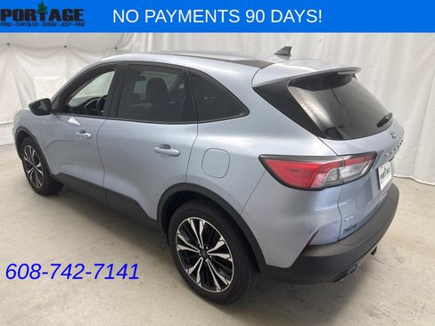 Used 2022 Ford Escape SE w/ SE Sport Appearance Package AWD/4WD image 4