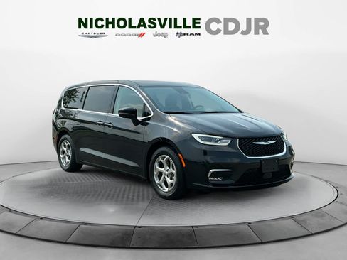 Used 2024 Chrysler Pacifica Limited FWD image 7