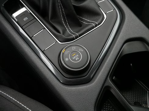 Certified 2024 Volkswagen Tiguan S image 27