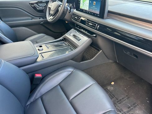 New 2026 Lincoln Aviator AWD image 16